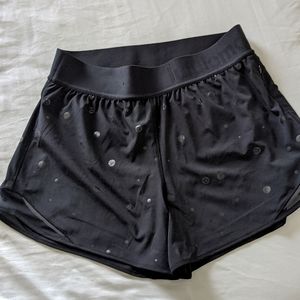 RARE Lululemon hotty hot logo shorts. Size 8